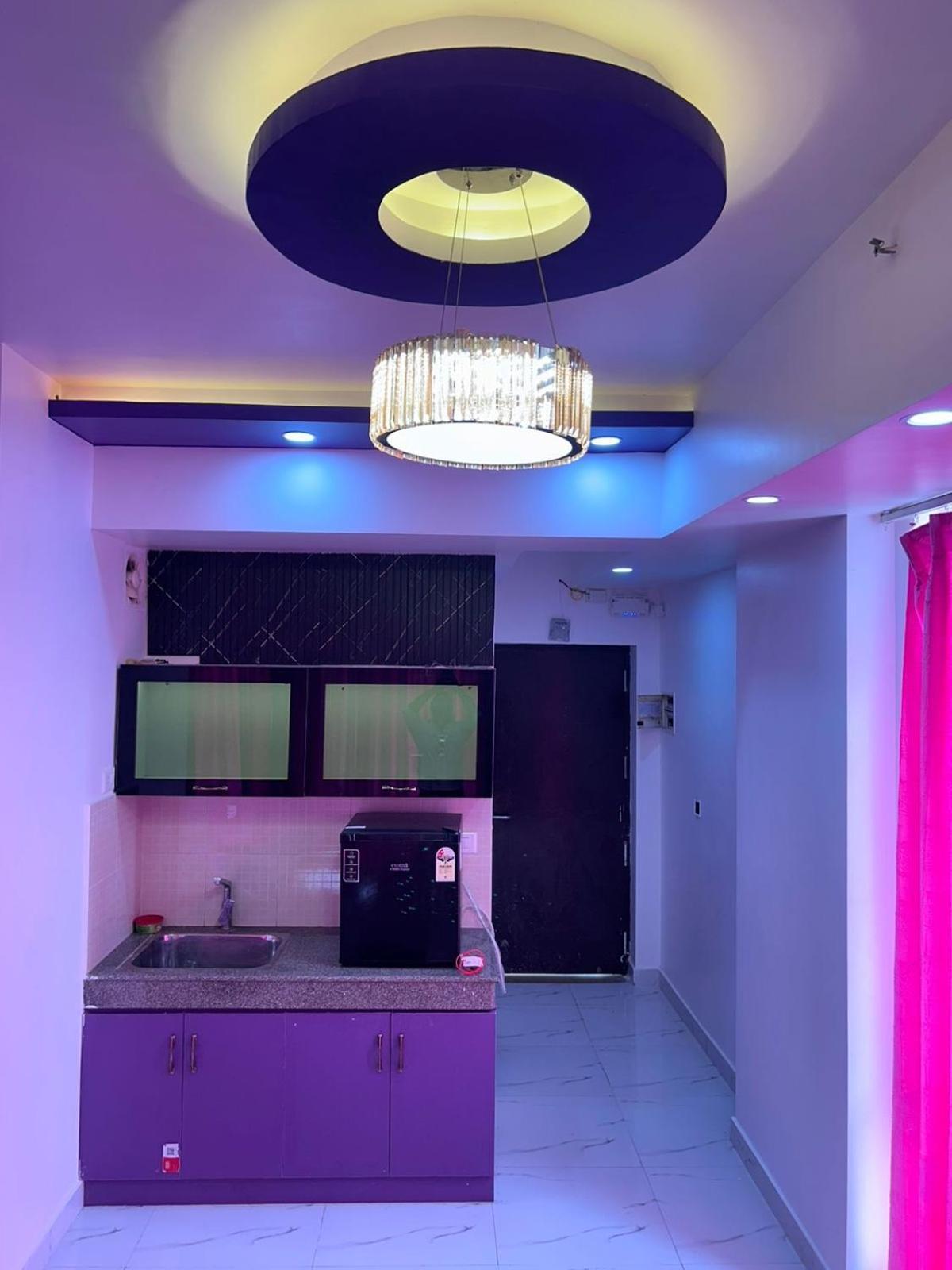 Dolphin Inn & Suites Manhattan Lucknow Exteriör bild