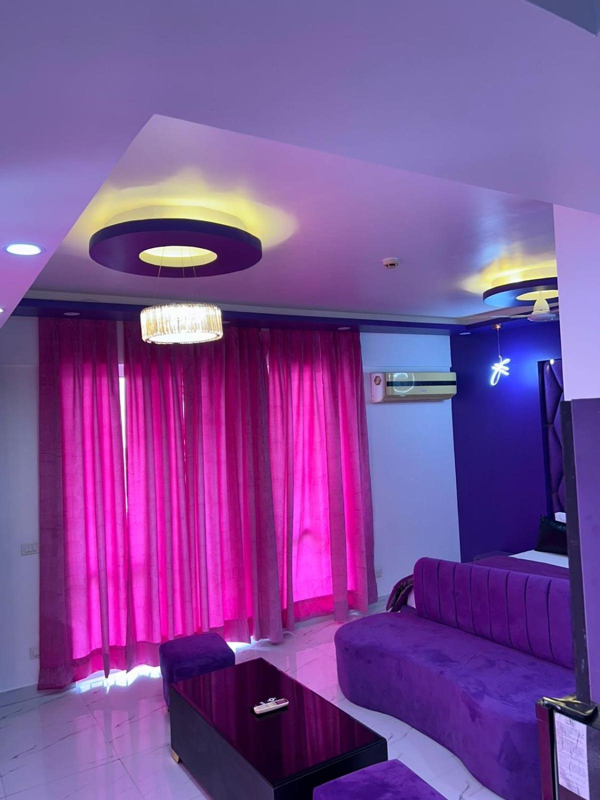 Dolphin Inn & Suites Manhattan Lucknow Exteriör bild