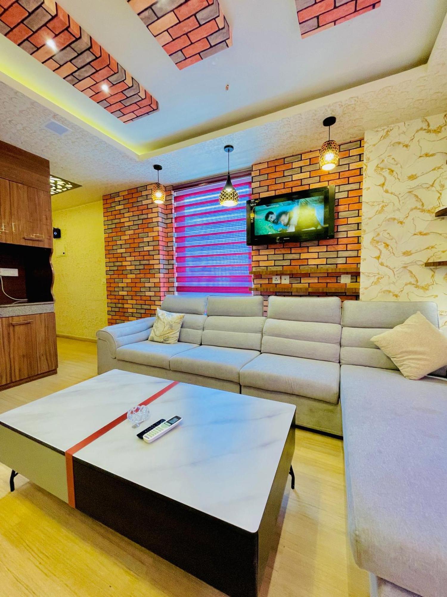 Dolphin Inn & Suites Manhattan Lucknow Exteriör bild